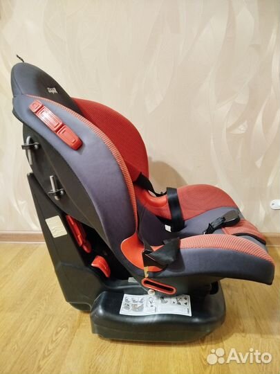 Автомобильное кресло