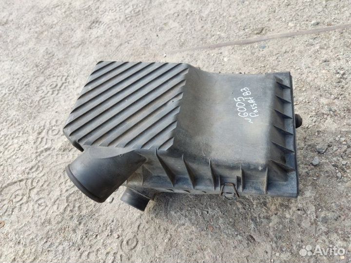 Корпус воздушного фильтра Volkswagen Passat B3