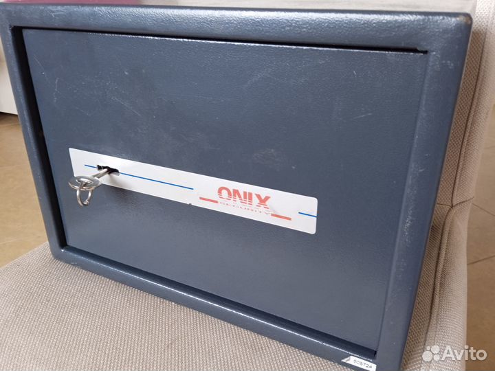 Сейф металлический