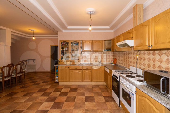 Дом 191,4 м² на участке 14,9 сот.