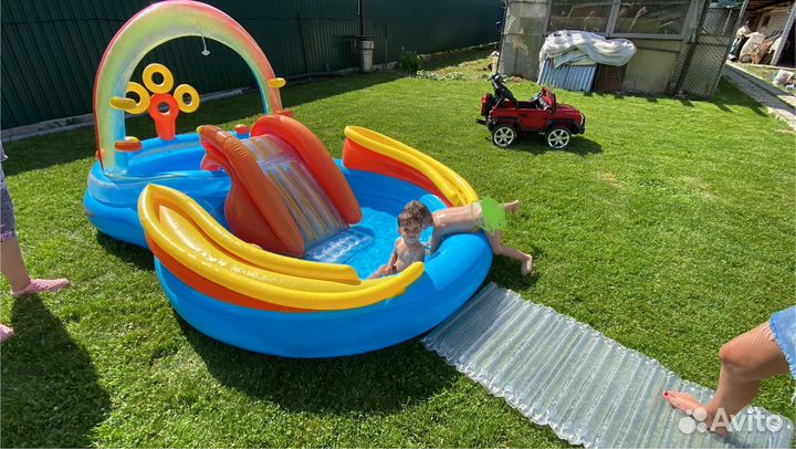 Надувной бассейн с горкой