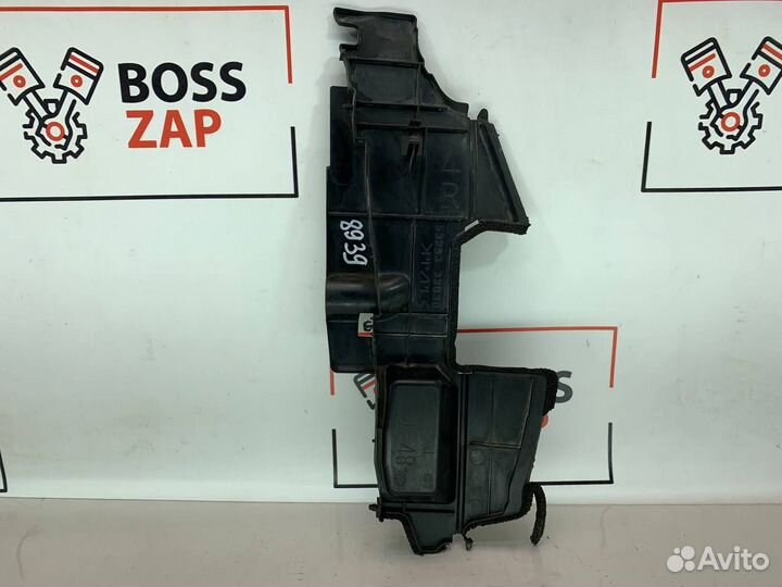 Дефлектор радиатора передний правый Toyota Camry