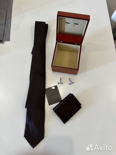 Подарочный набор галстук, платок, запонки