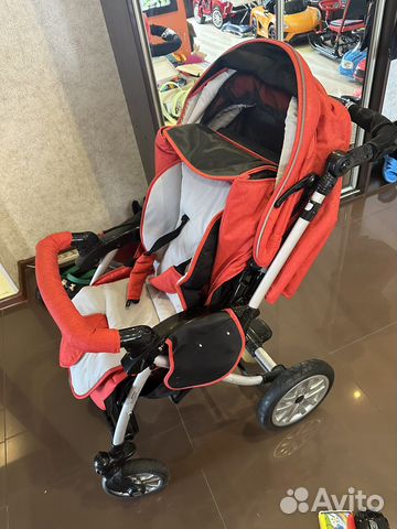Прогулочная коляска