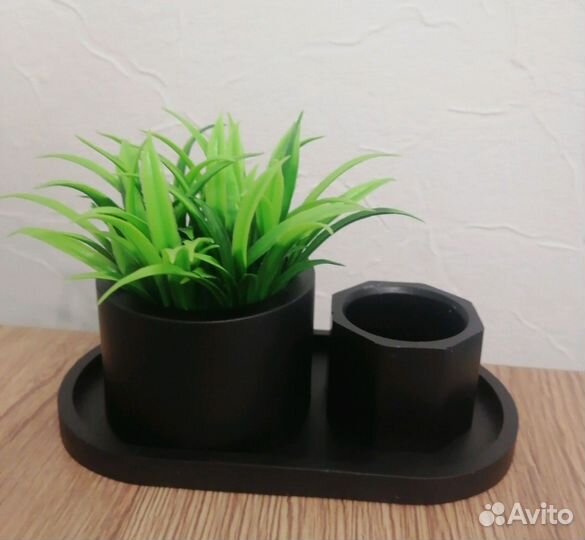 Кашпо с искусственной зеленью