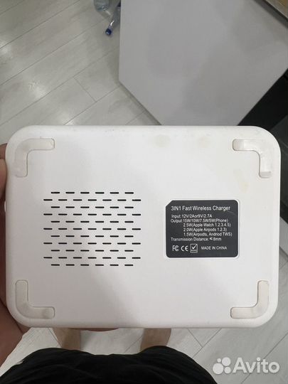 Зарядное устройство на iPhone часы,наушники