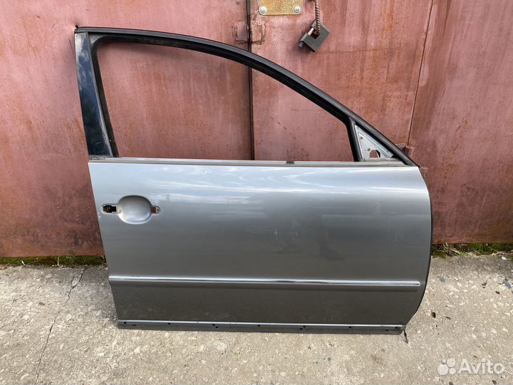 Дверь передняя правая серая VW Passat B5 +