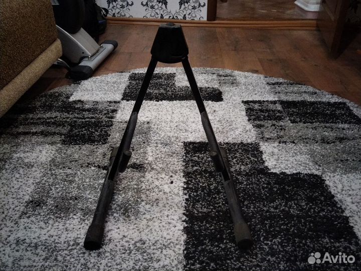 Стойка для гитары