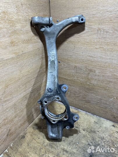 Поворотный кулак левый Audi A4 B6, A4 B7 X137