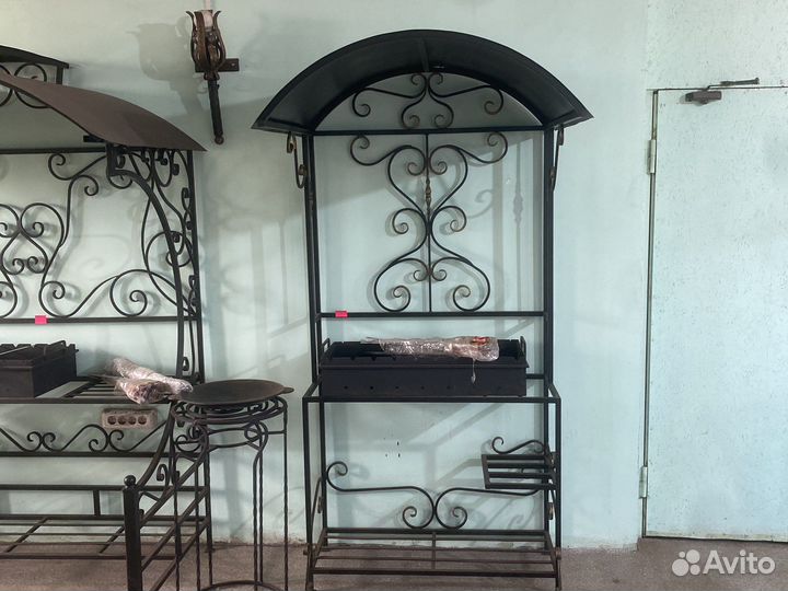 Кованый мангал с крышей