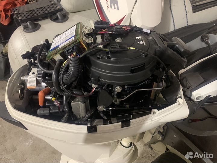 Лодочный мотор BRP Evinrude 25 E-Tec