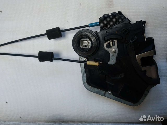 Замок двери задний левый Lexus Lx 570