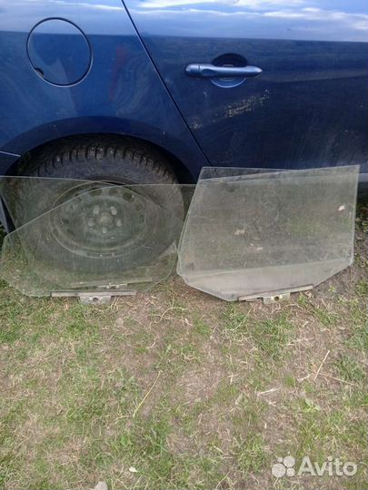 Боковое стекло на ваз 2211