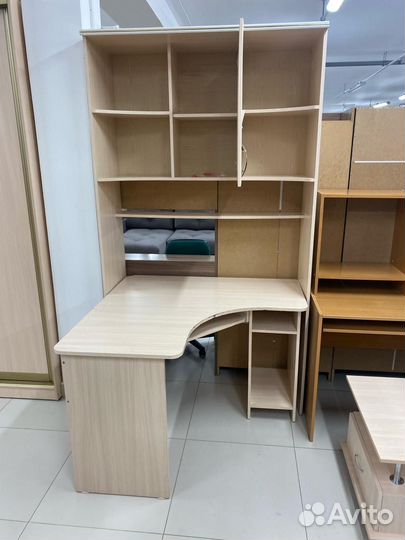 Стол с надстройкой 