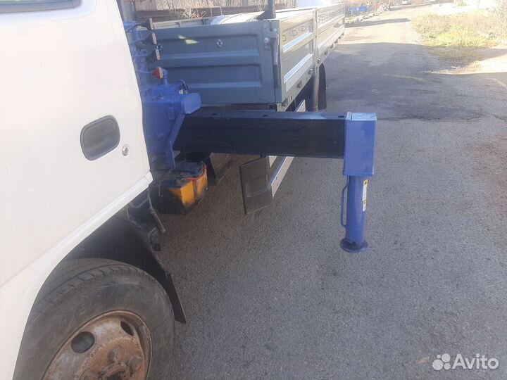 Isuzu NQR75R с КМУ, 2010