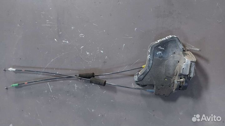 Замок двери задний левый на Toyota Mark X