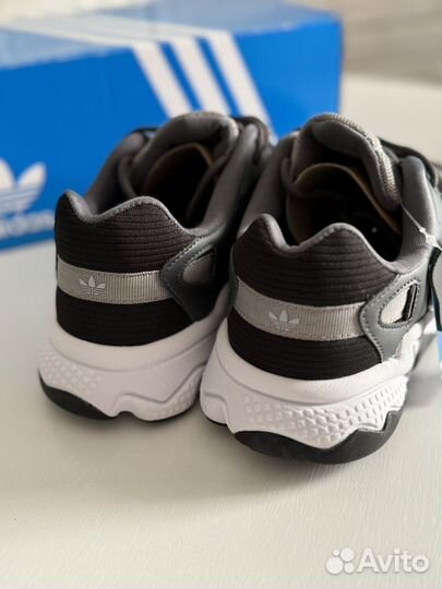 Кроссовки adidas