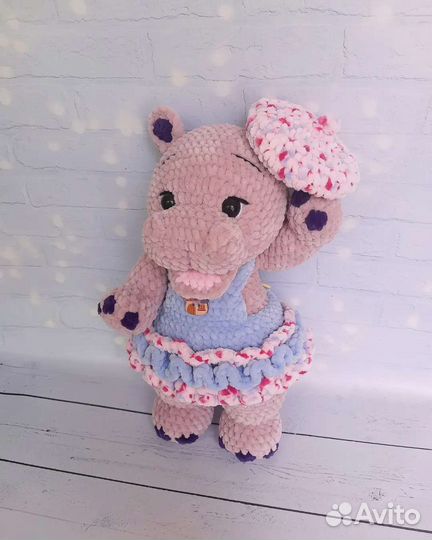 Вязаная игрушка Бегемоша