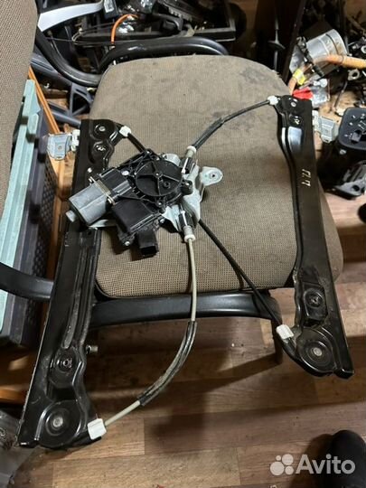 Стеклоподъёмник передний правый Chevrolet Cruze