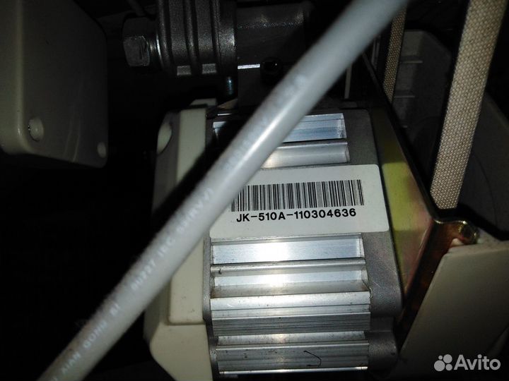 Швейная машина,пресс для установки фурнитуры