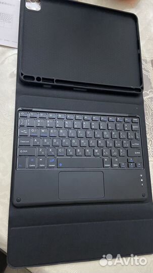 Чехол и клавиатура на iPad