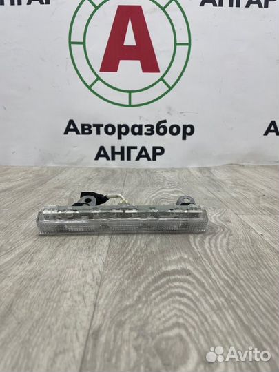 Стоп-сигнал Toyota Auris ZRE151 1zrfe 2008