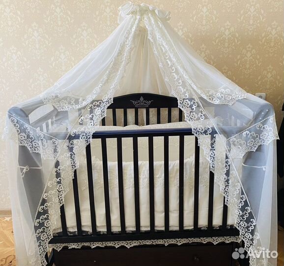 Детская кроватка с маятником и ящиком