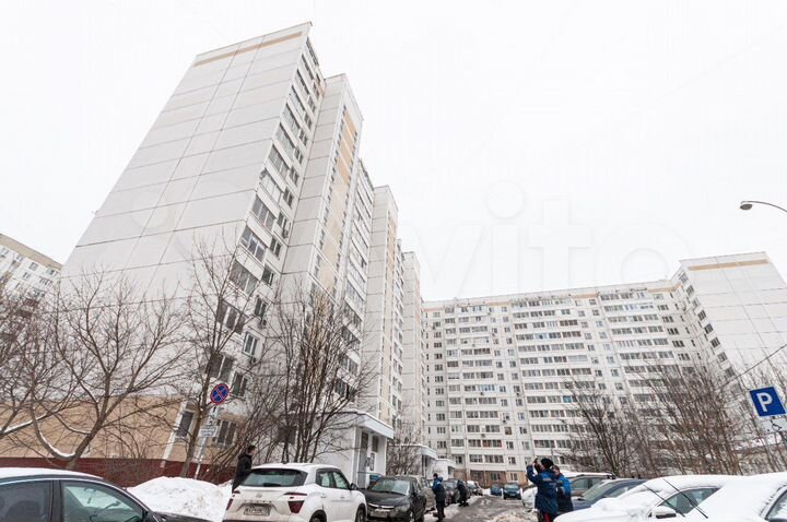 2-к. квартира, 55 м², 1/14 эт.