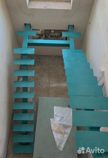 Лестница забежная под ключ