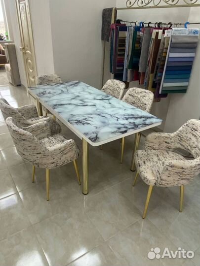 Кухонный стол и стулья