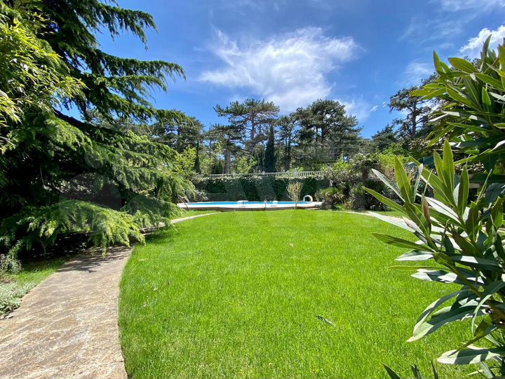 Дом 540 м² на участке 14 сот.