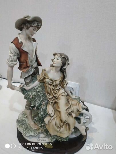 Фарфоровая статуэтка 