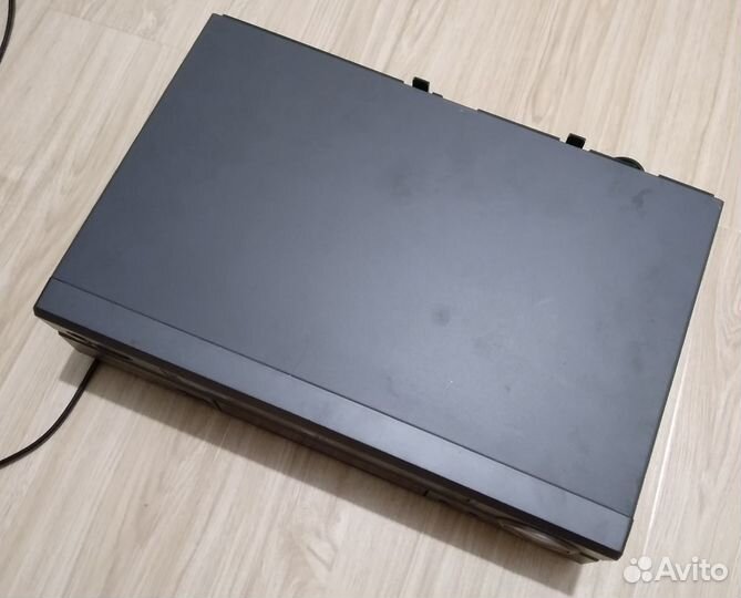 Видеомагнитофон LG L217