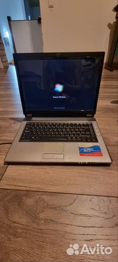 Ноутбук RoverBook Voyager V555 WH