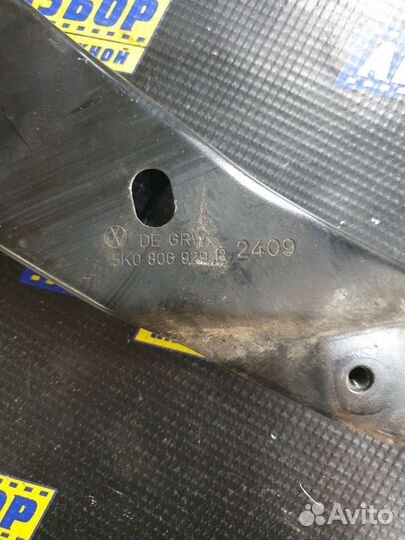 Кронштейн передней панели Фольксваген Гольф 6