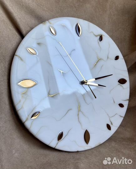Часы настенные из эпоксидной смолы ручной работы