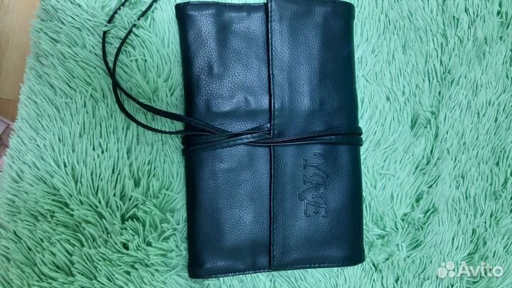 Профессиональные кисти и тени