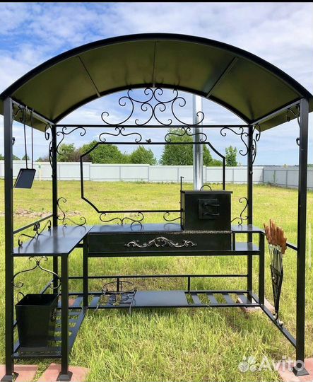 Мангал с крышей