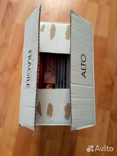 Коробка с книгами