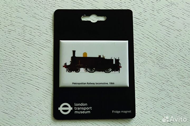 Магнит на холодильник из музея транспорта Лондона