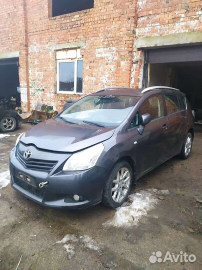 Toyota verso кузов по частям