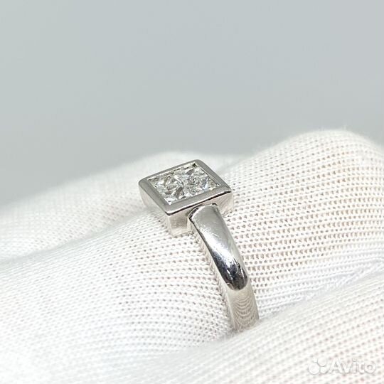 Кольцо с природным камнем Золото