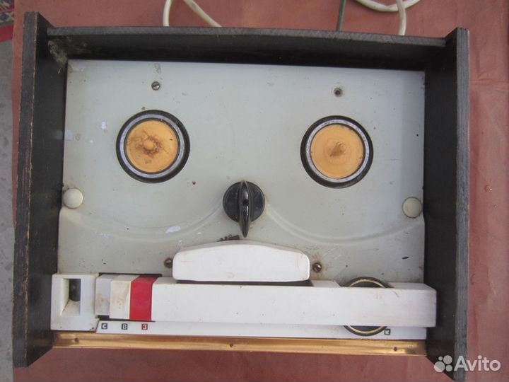 Магнитофон название не знаю