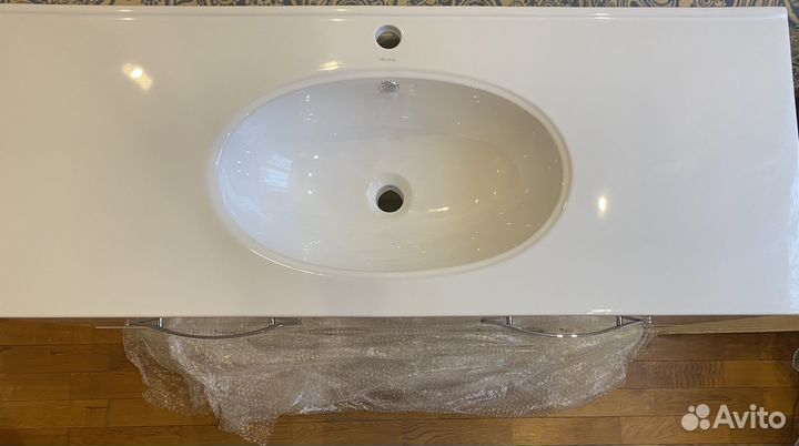 Тумба с раковиной и зеркалом для ванной