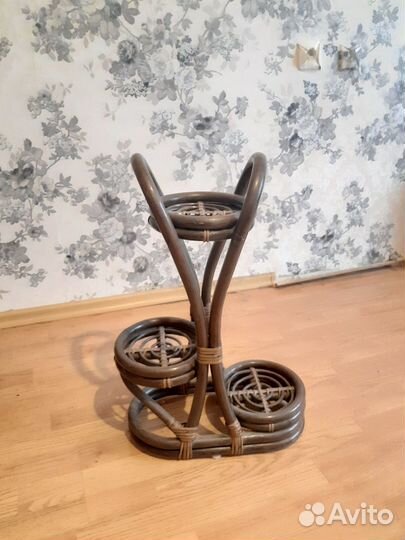 Подставка под цветы из ротанга