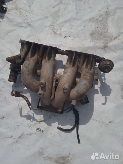 Впускной коллектор Nissan Terrano 2 (R20) 2.4