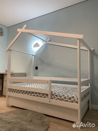 Детская кровать домик