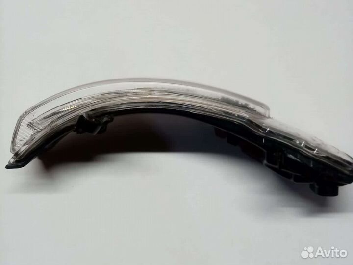 Левый фонарь поворотника Mitsubishi outlander 3