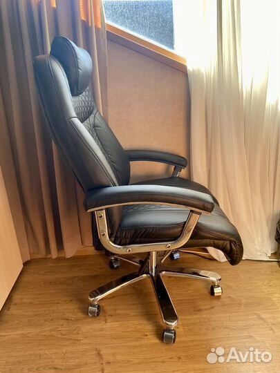 Кресло руководителя Tetchair trust черный 12734