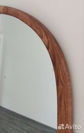 Зеркало настенное органической криволинейной формы